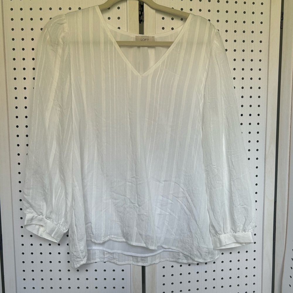 LOFT White V-Neck Lightweight Textured Blouse